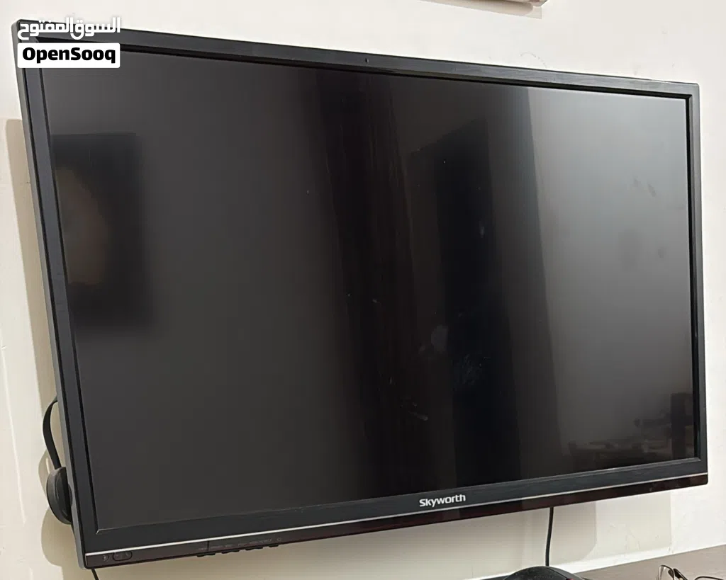 Skyworth TV 32” with Remote Control & Chromecast - KD 20