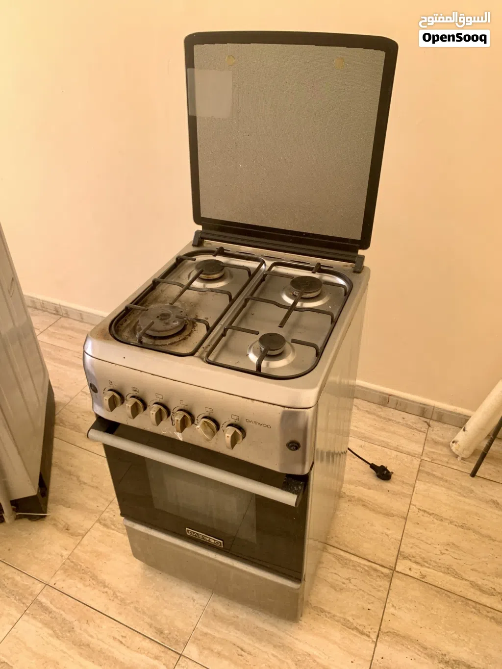 For sale: stove, automatic washing machine, bed, and refrigerator.