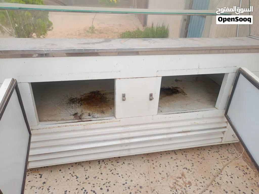 ثلاجة عرض كبيرة 2 متر حالتها جيدة جدا نظيفة