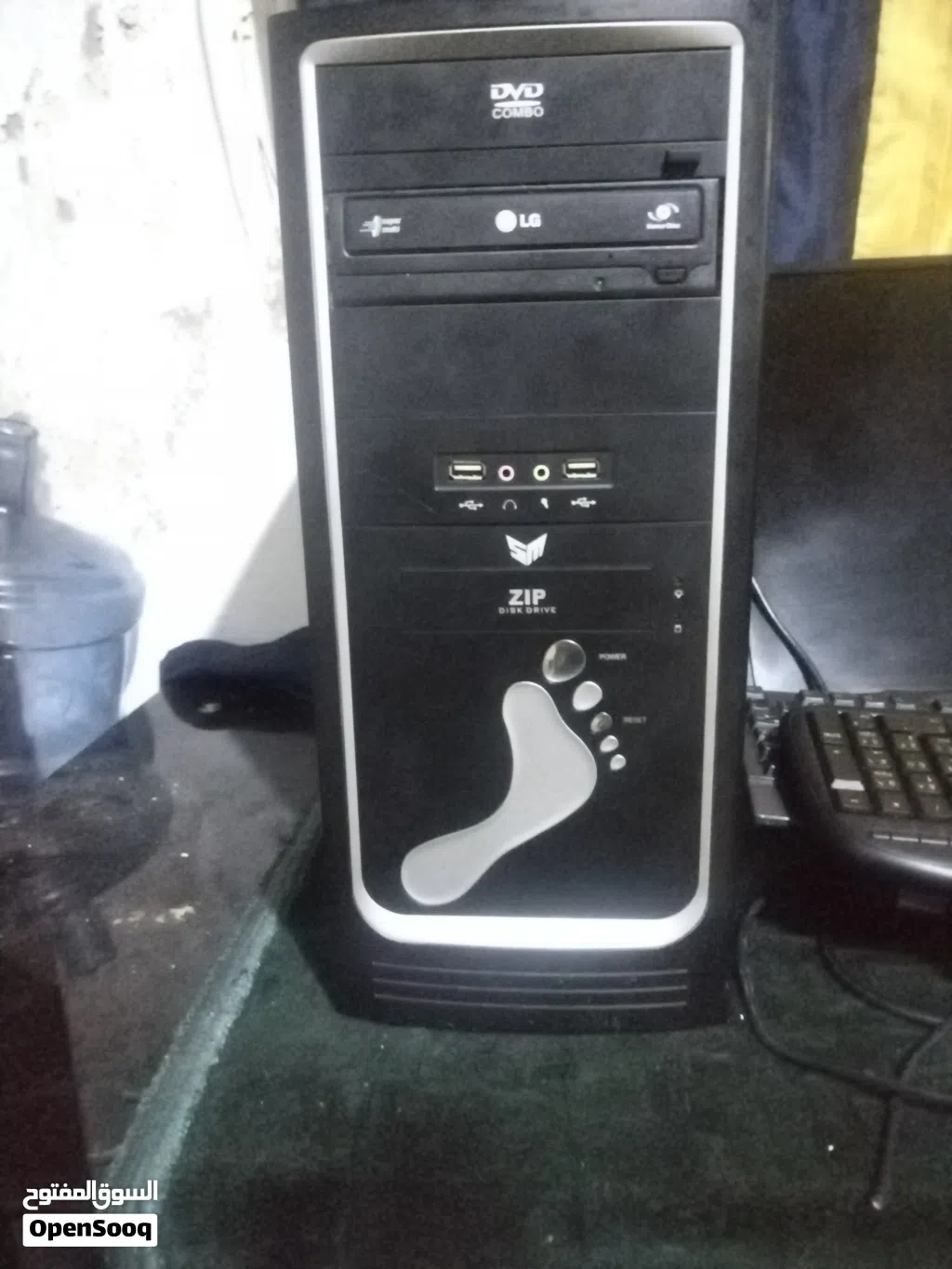 كمبيوتر LG بحاله جيده للبيع وشاشه ووصلة وكبورت ب 30