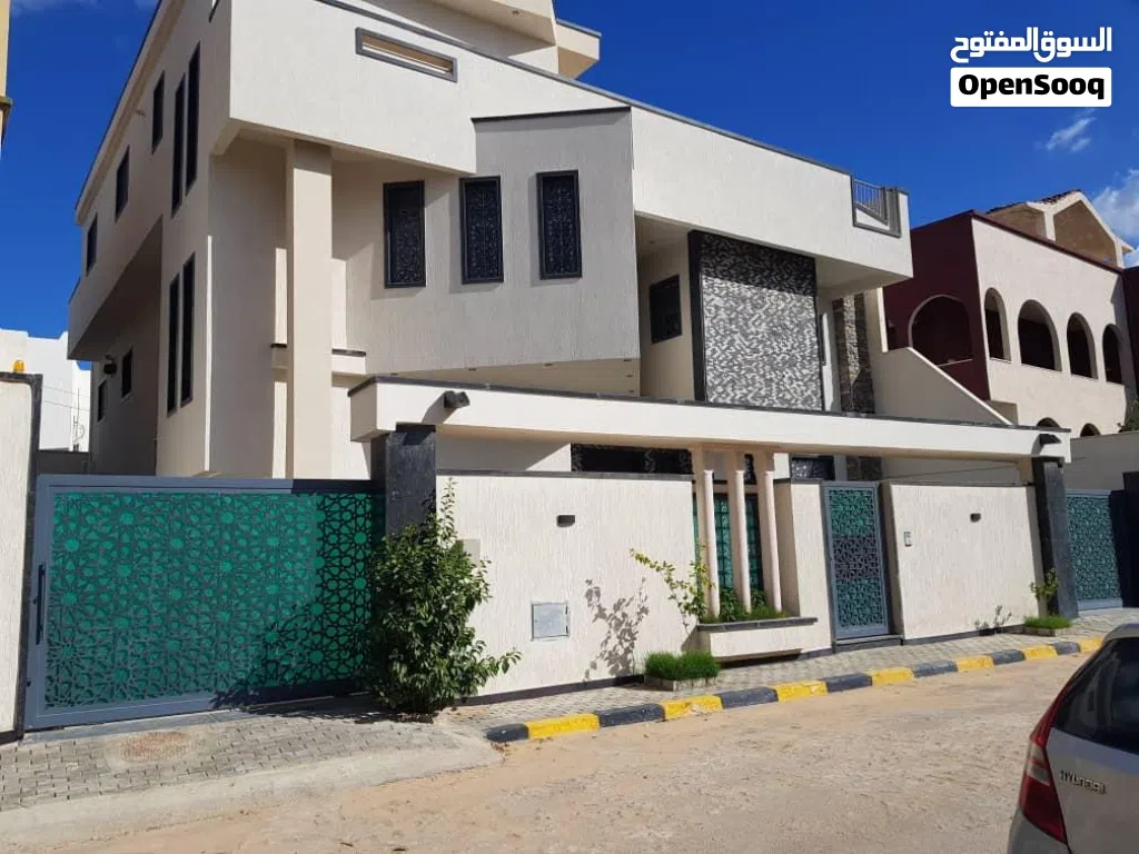 فيلا من بدروم وثلاتة طوابق مع مطابخ جاهزة ومكيفات جديدة