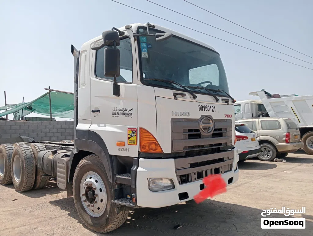 Hino tipper 700