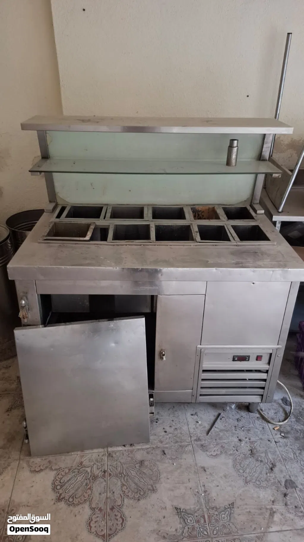 عدت مطعمل للبيع بسعر حرق