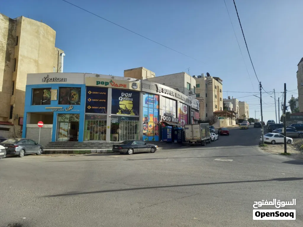 سطح كامل لمجمع تجاري موافقة لرخصة مطعم سياحي أو كوفي شوب