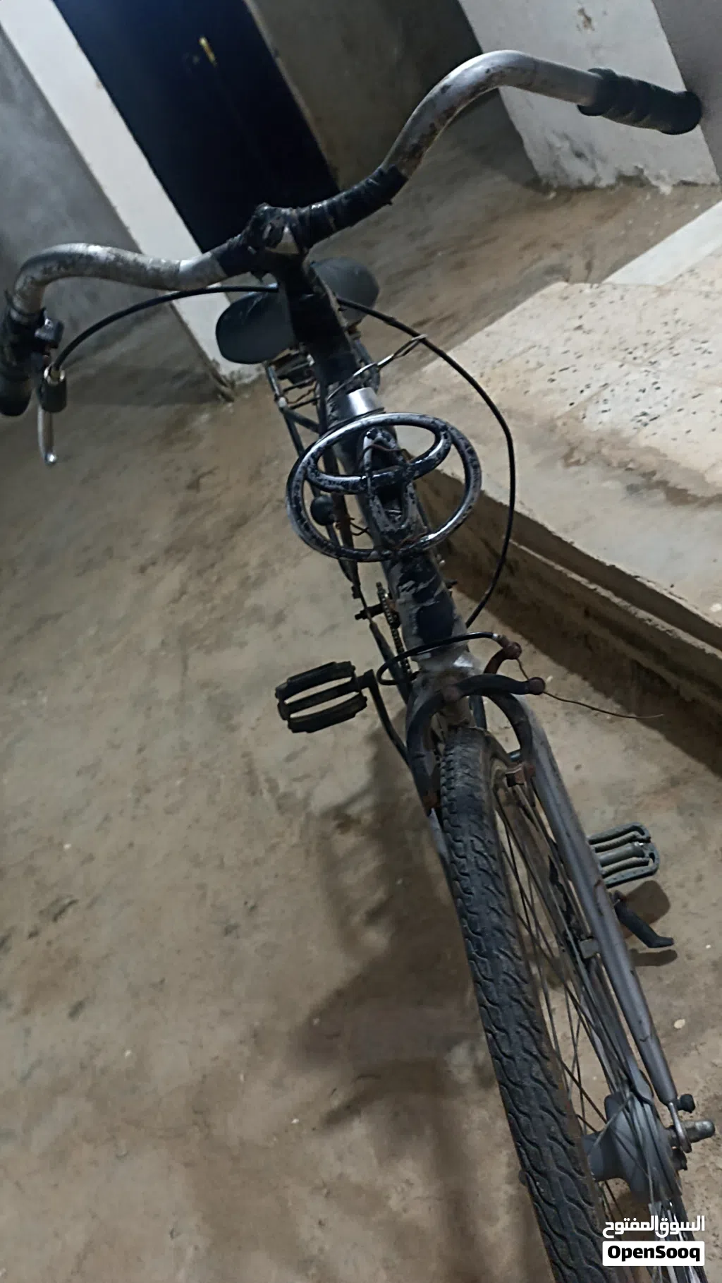 دراجة(HUBAR)نوع(Raleigh Style) تمشي جبلي وفلات دراجة رياضه خفيف مستعملة استعمال نضيف فرينو وترس جديد