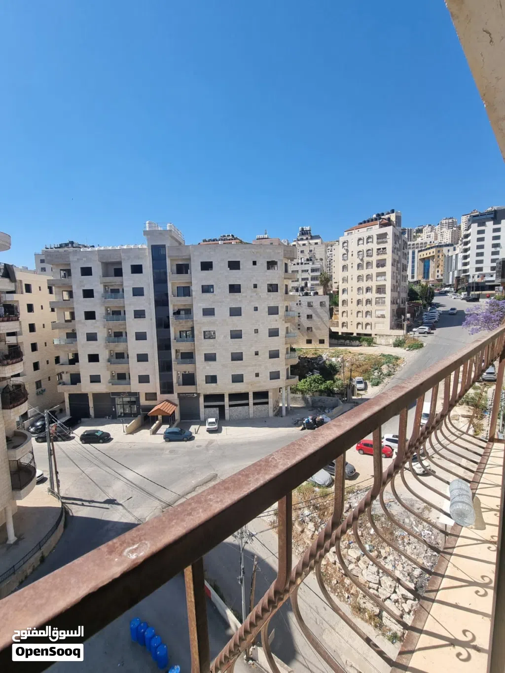 شقة للبيع بالقرب من الاكاديمية 2 غرفة نوم صالون حمام مطبخ بلكونة