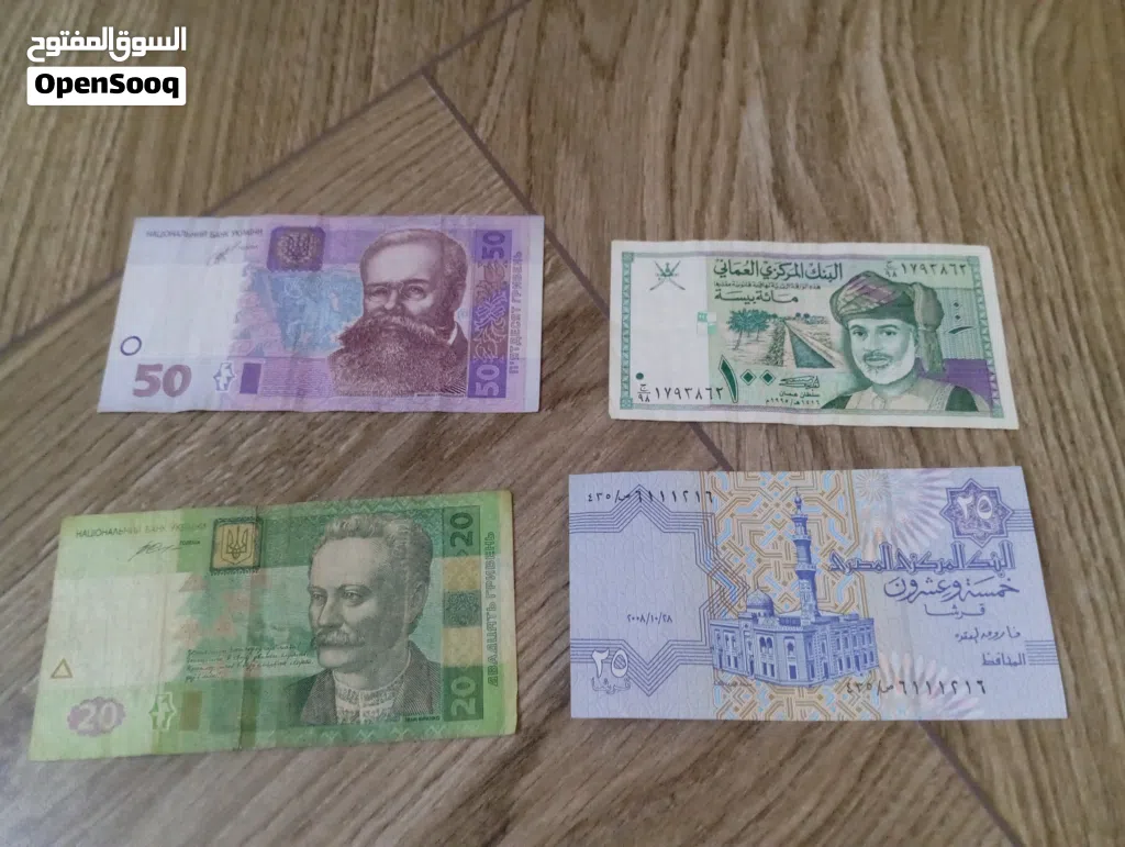 اربع عملات من أنحاء العالم