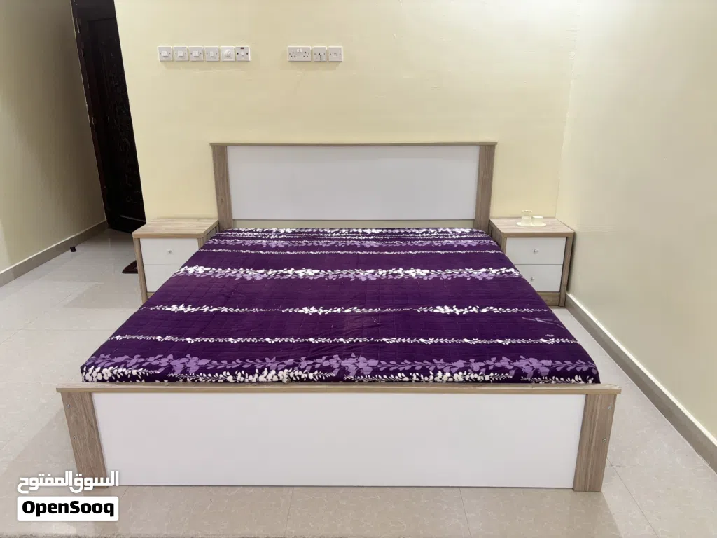 غرفة نوم جديدة (سرير + كبت + 2 كوميديون)