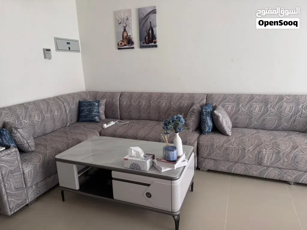طاولة من دانوب شبة جديدة