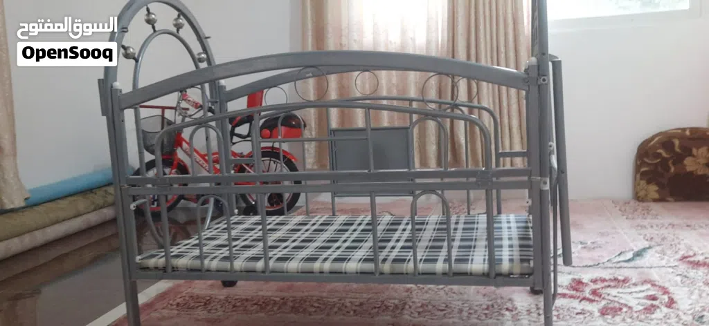تخت بيبي مع فرشه وعربايه اطفال للبيع