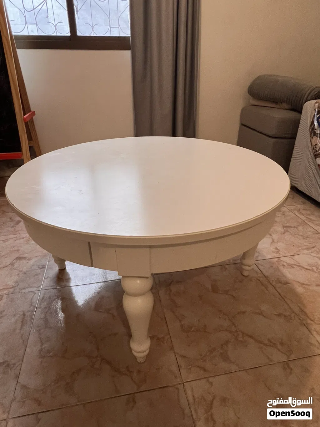 طاولة صالة