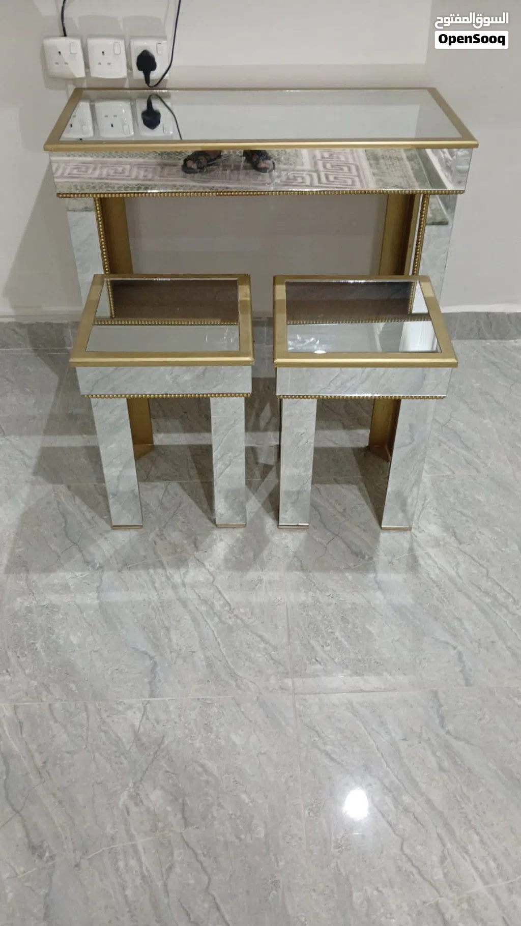 للبيع طاولات