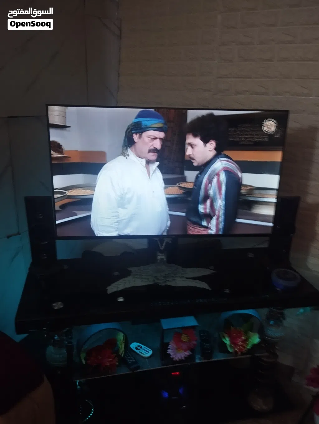 شاشه 43 بوصه مع جهاز صوت