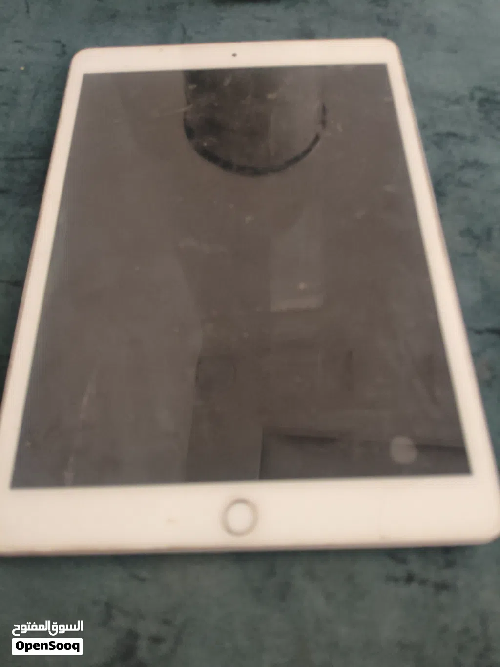 السلام عليكم شباب، عندي آيباد جيل تاسع (iPad 9) أريد أبيعه. الجهاز نظيف من كل النواحي وباقي الأمور ك