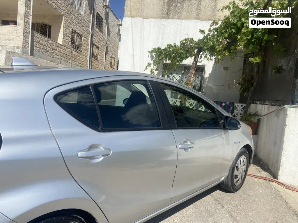 تويوتا بريوس Prius C