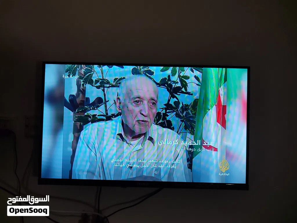 شاشة 32 بوصة شبه جديدة