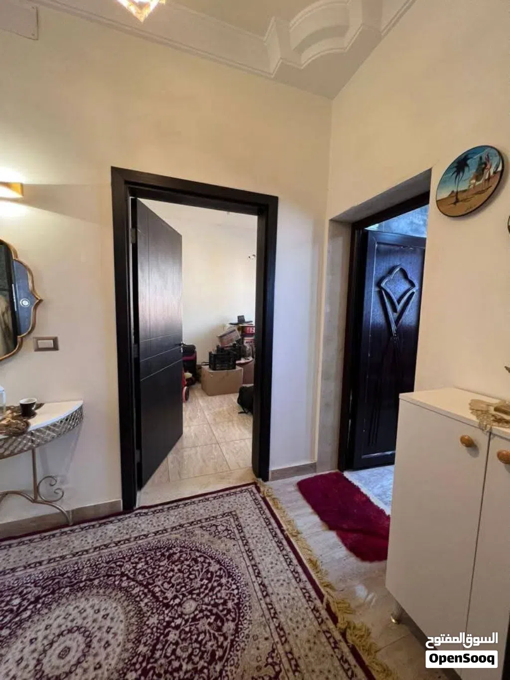 شقة مفروشة للإيجار ( مطلوب اجانب فقط ) الموقع: راس حسن 3500