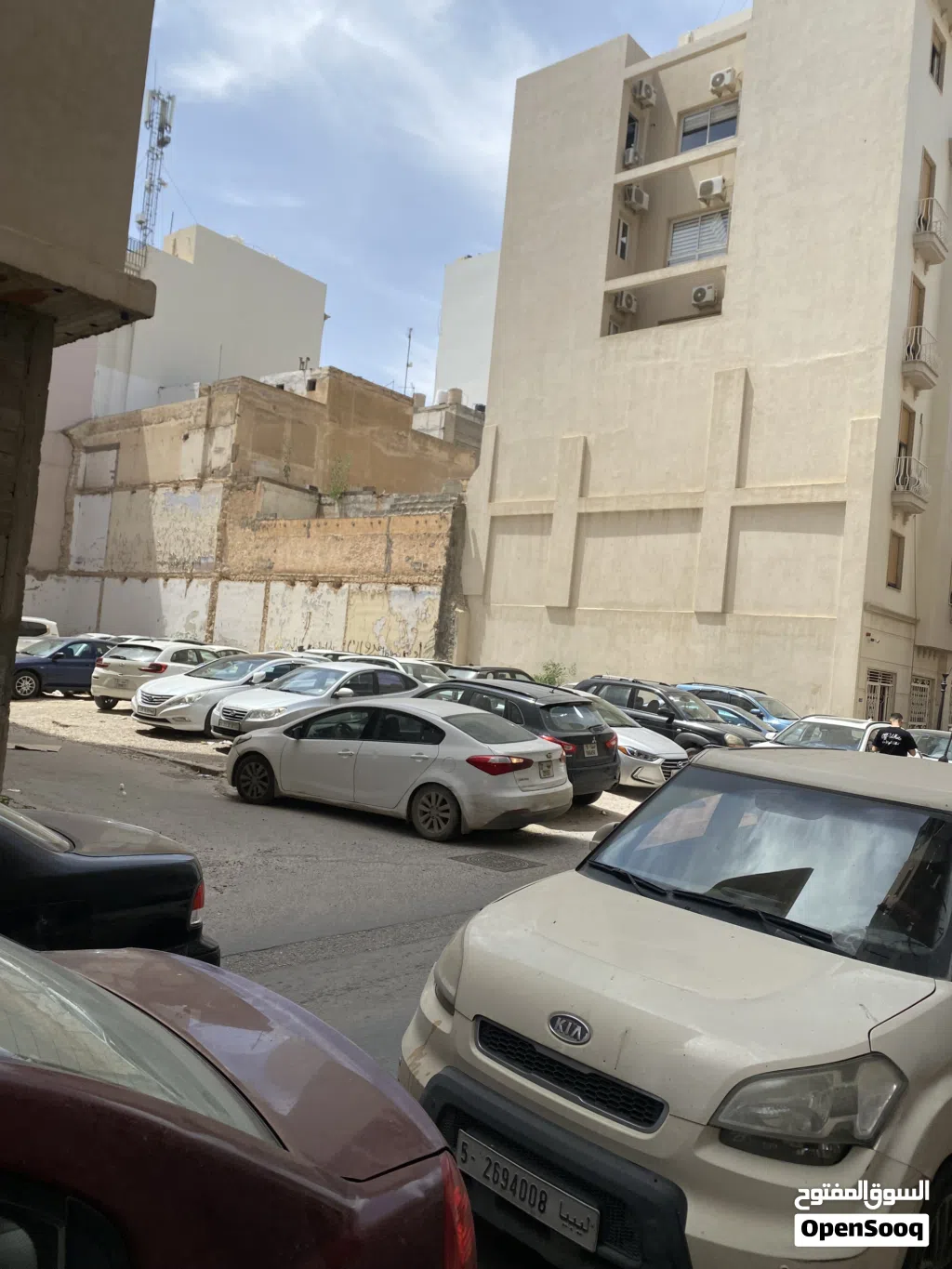مبني تجاري وسط البلاد