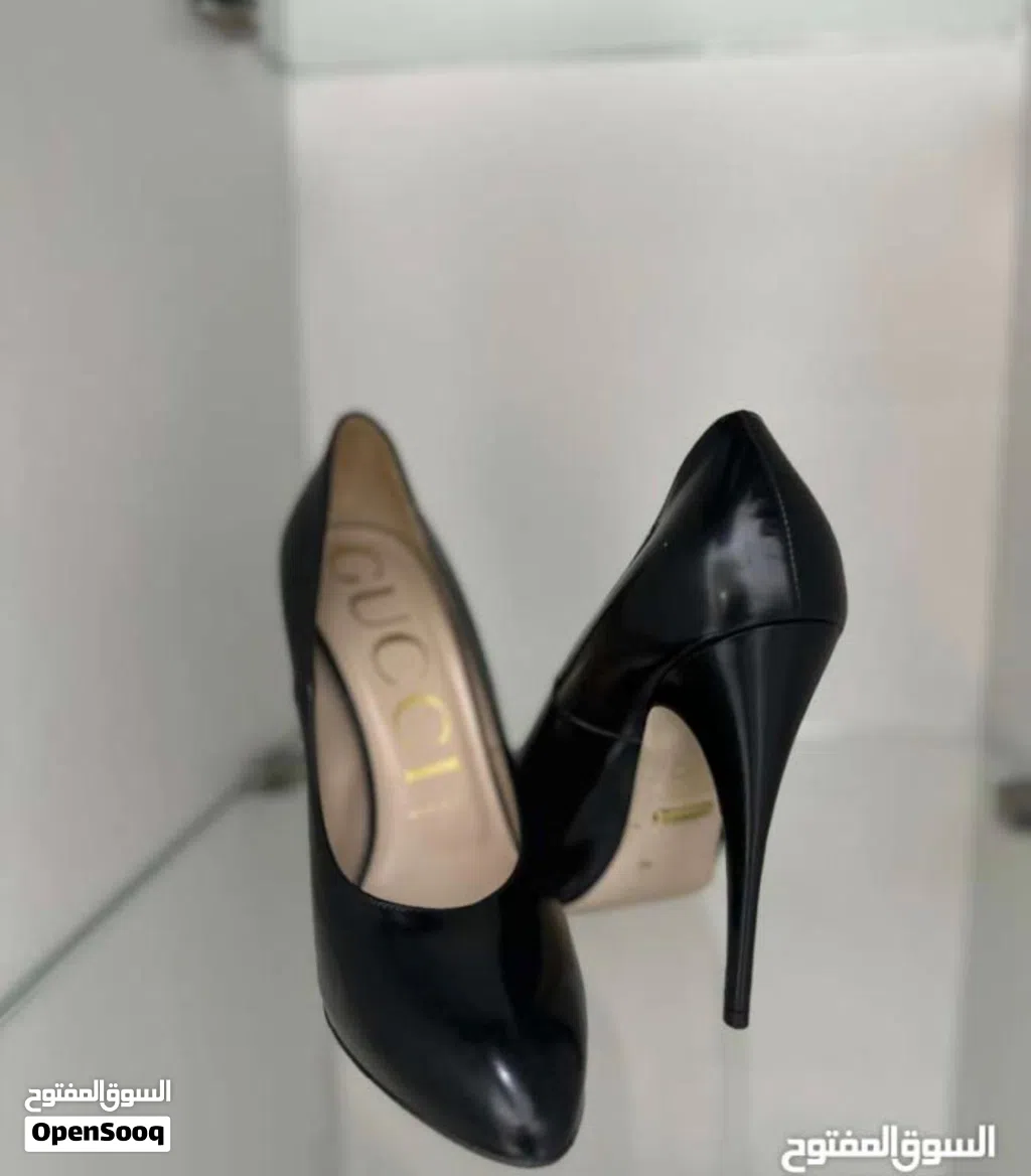 حذاء نسائي ماركة فاخرة للبيع حذاء نسائي أنيق باللون الأسود من ماركة Gucci
