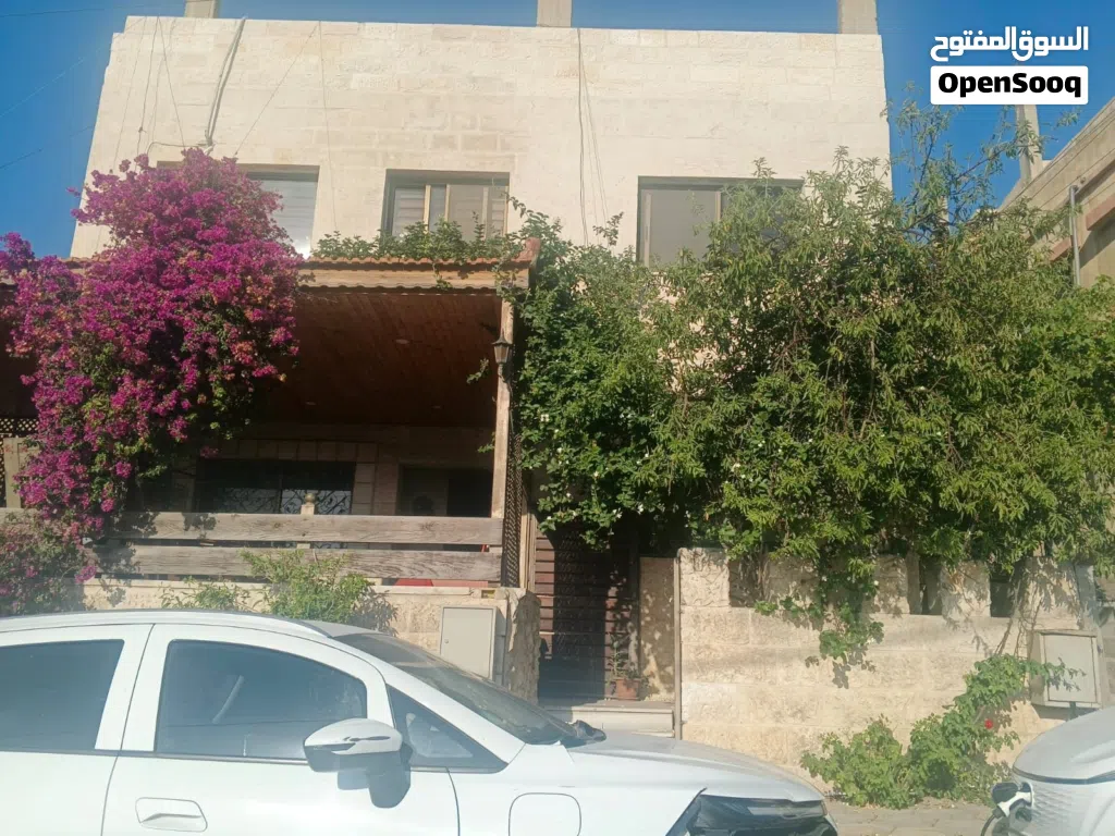 شقة صغيرة غرفتين وصالة ومطبخ وحمام عرسان او عائلة صغيرة