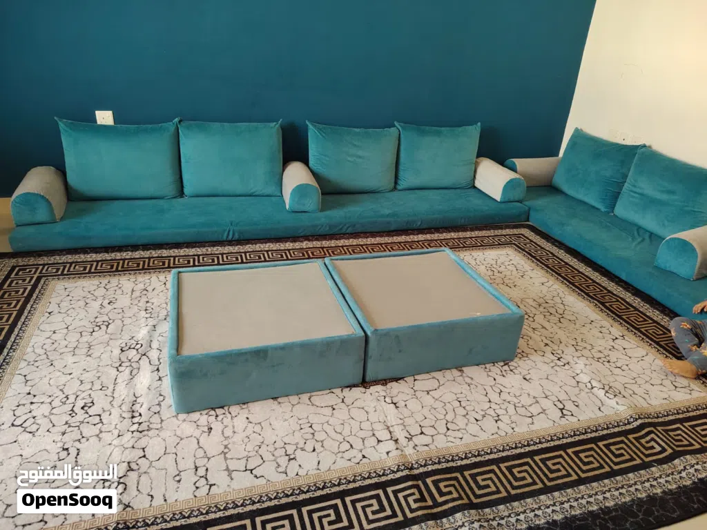 جلسة أرضية تركواز راقية كاملة مع الطاولات والفرشة جاهزة للاستخدام floor seating set