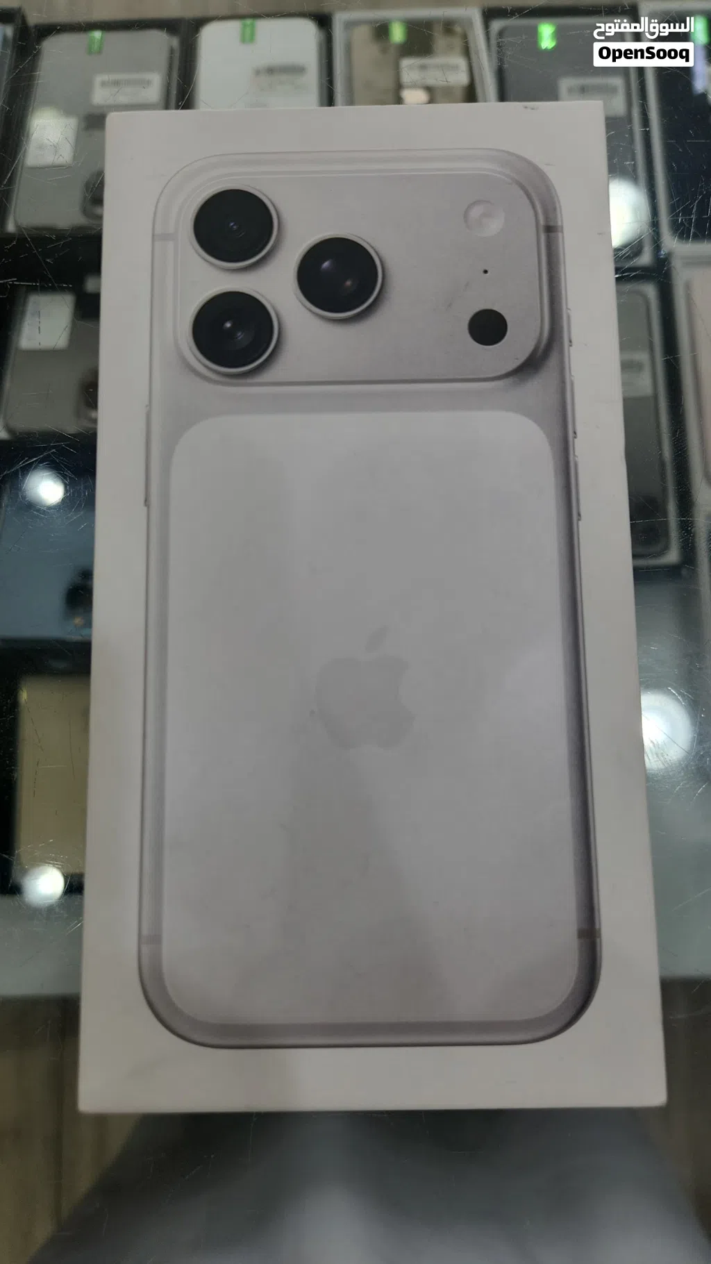 للبيع iPhone 17 Pro ذاكره 256GB نسخة الشرق الأوسط Middle East Version اللون فضي جديد تماما (مختوم).