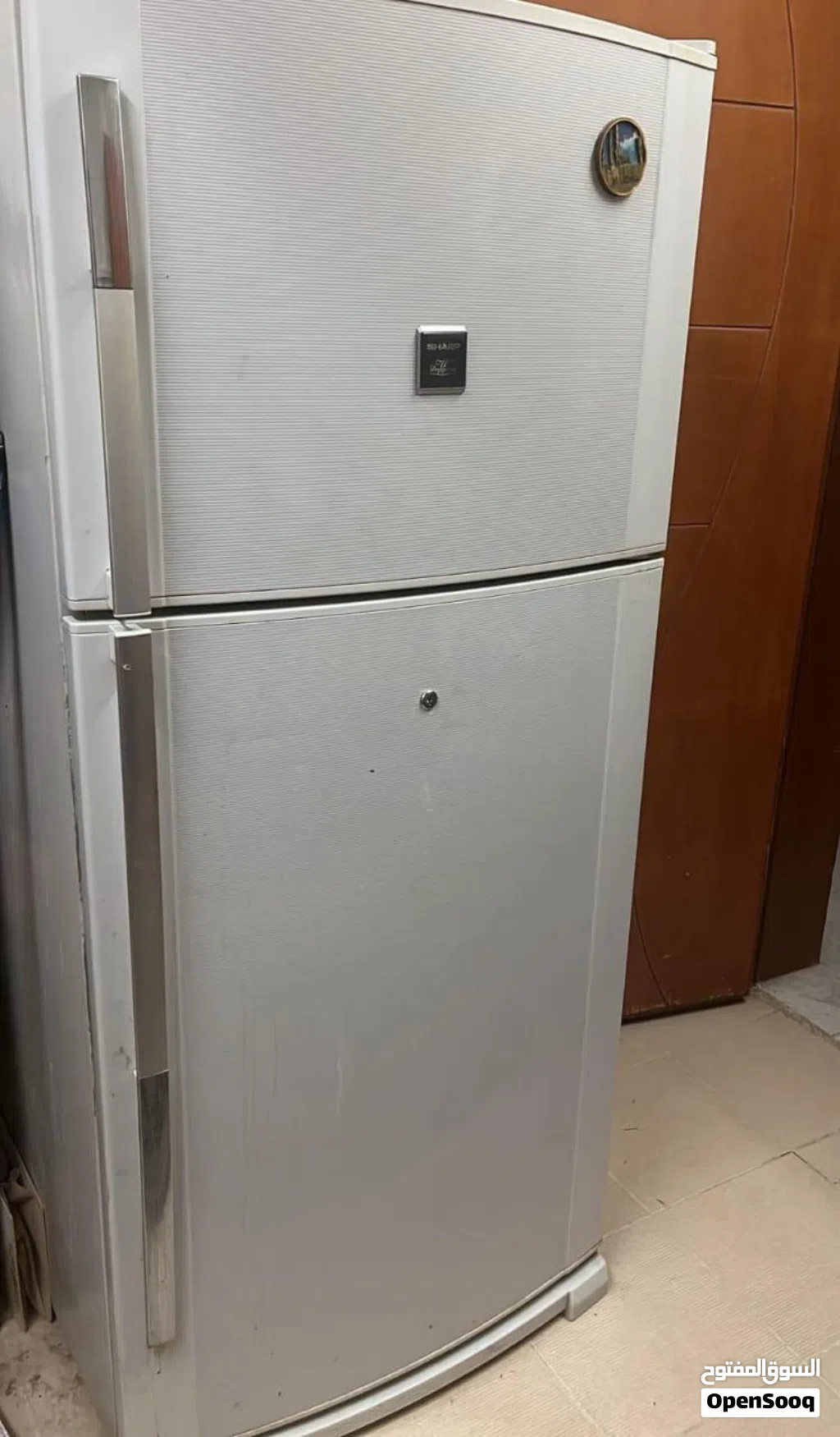 ثلاجة Sharp نظيفة