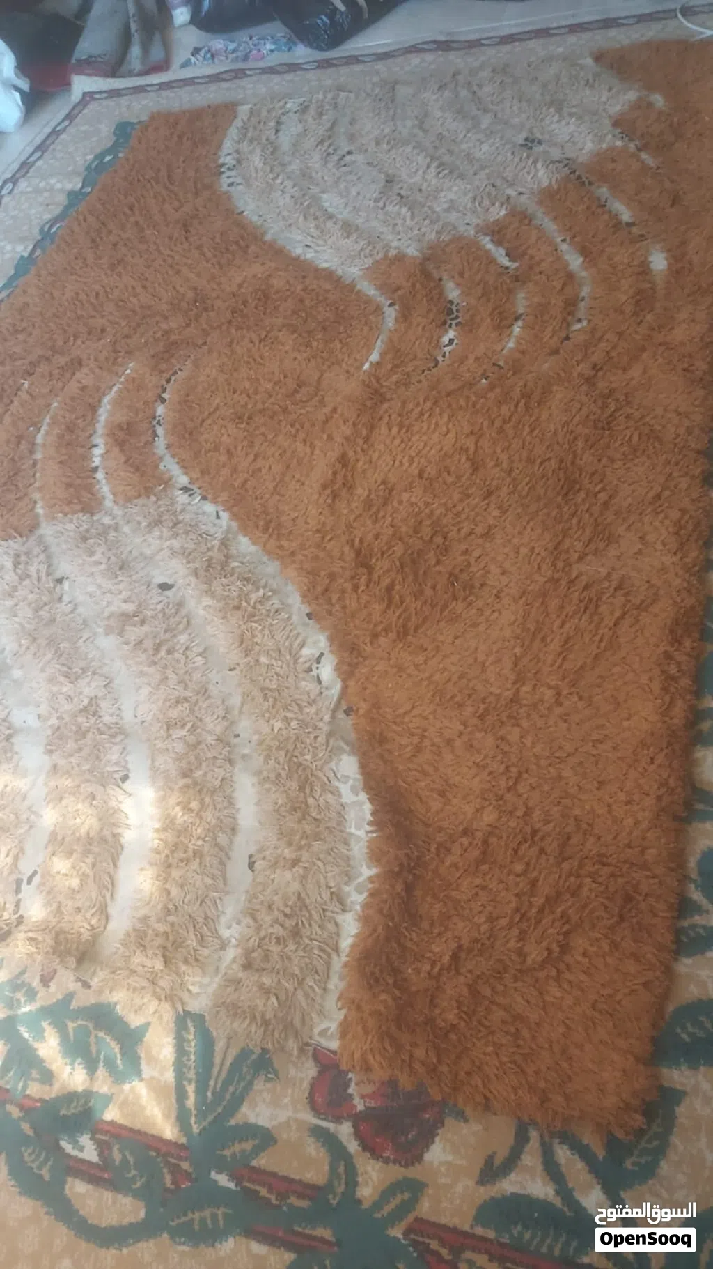 سجاد وبرادي للبيع بسبب الرحيل