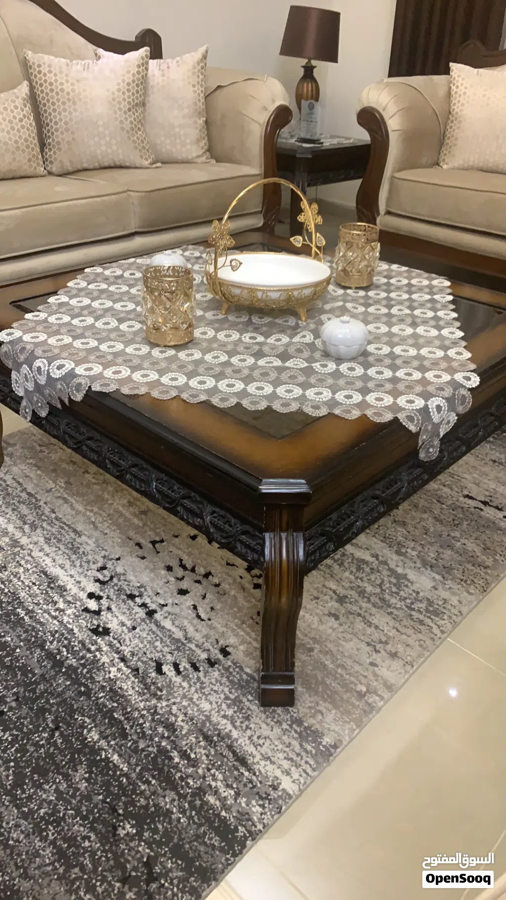 طاوله وسط ب حاله ممتازه