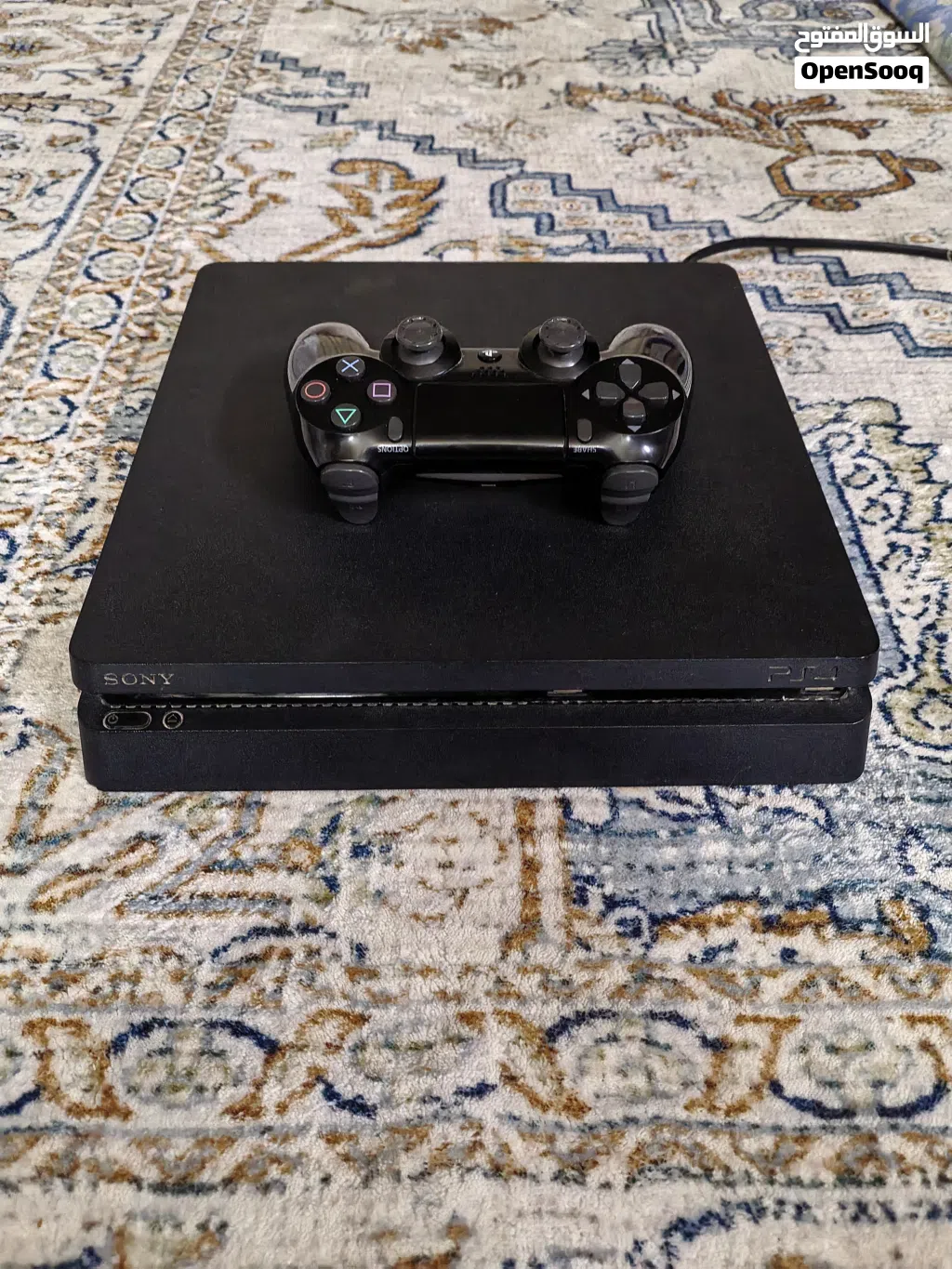 بلايستيشن 4 (PS4) مستعمل مع يد وسلك – استخدام 3 أشهر