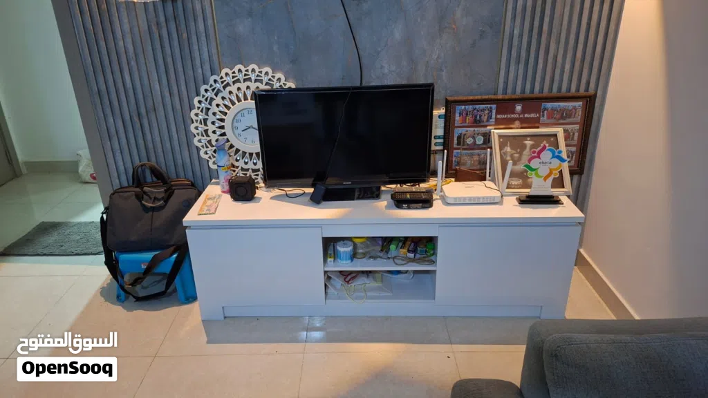TV UNIT 65 INCHES