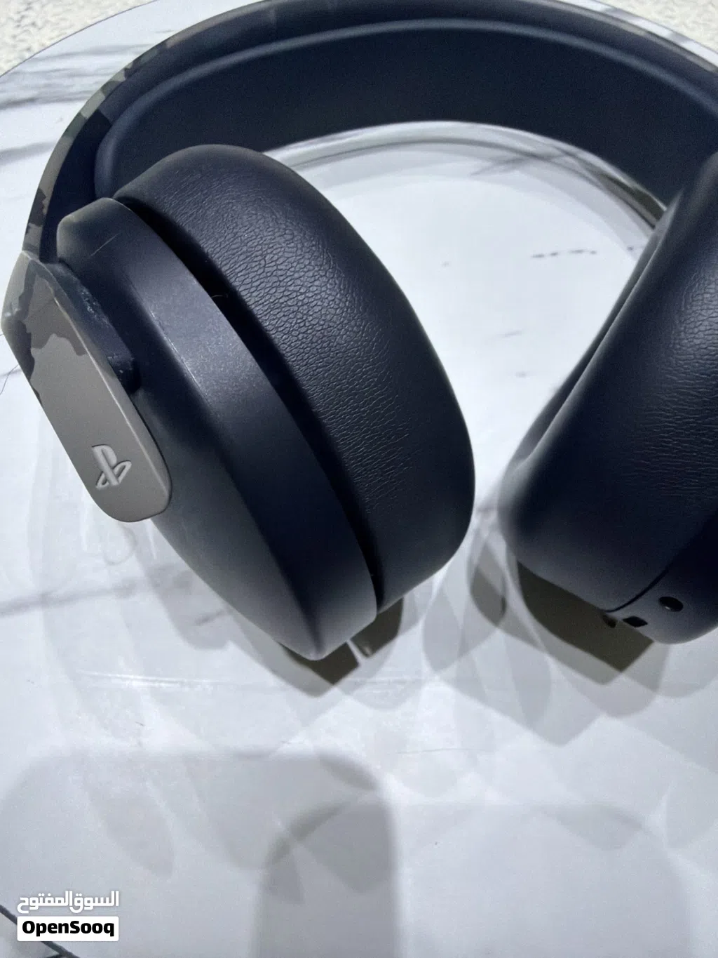 سماعة بلاشتيشين 5 اصليه و نظيفه و ما فيها اي مشكله و معه قطعه usd و wireless