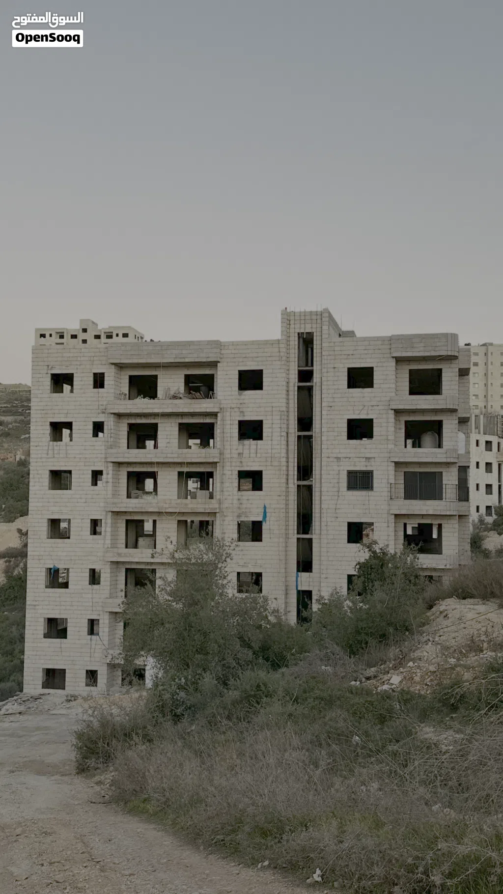 شقة عظم بالقرب من المدخل الشمالي من جامعة بيرزيت