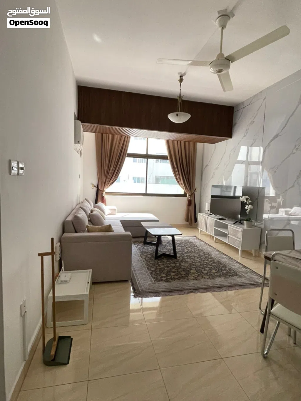 شقة أنيقة مفروشة للإيجار – الخوير (مقابل الوزارات) Elegant Fully Furnished 1BHK Apartment for Rent
