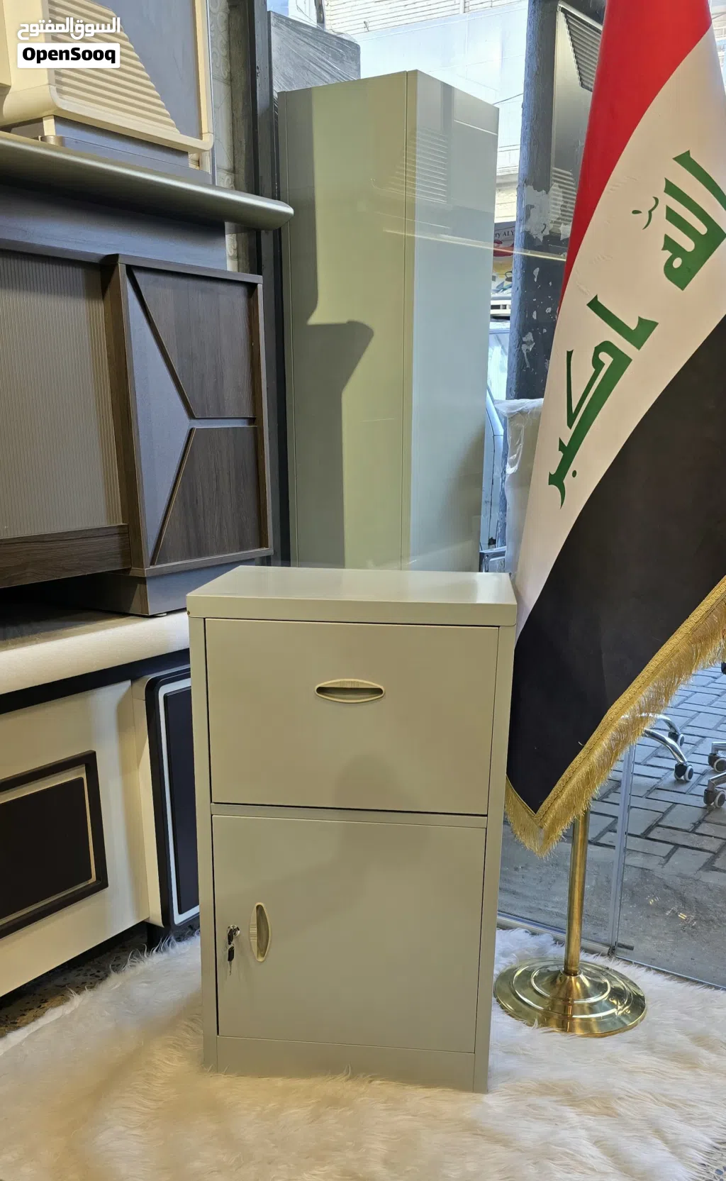 كومدي حديد ثقيل باب ومجر