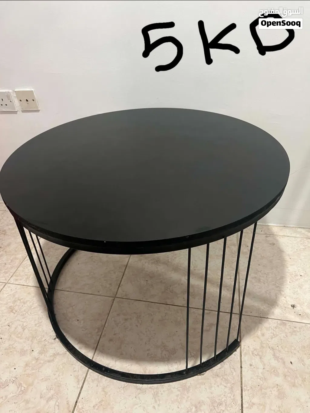 طاولة بحالة جيدة