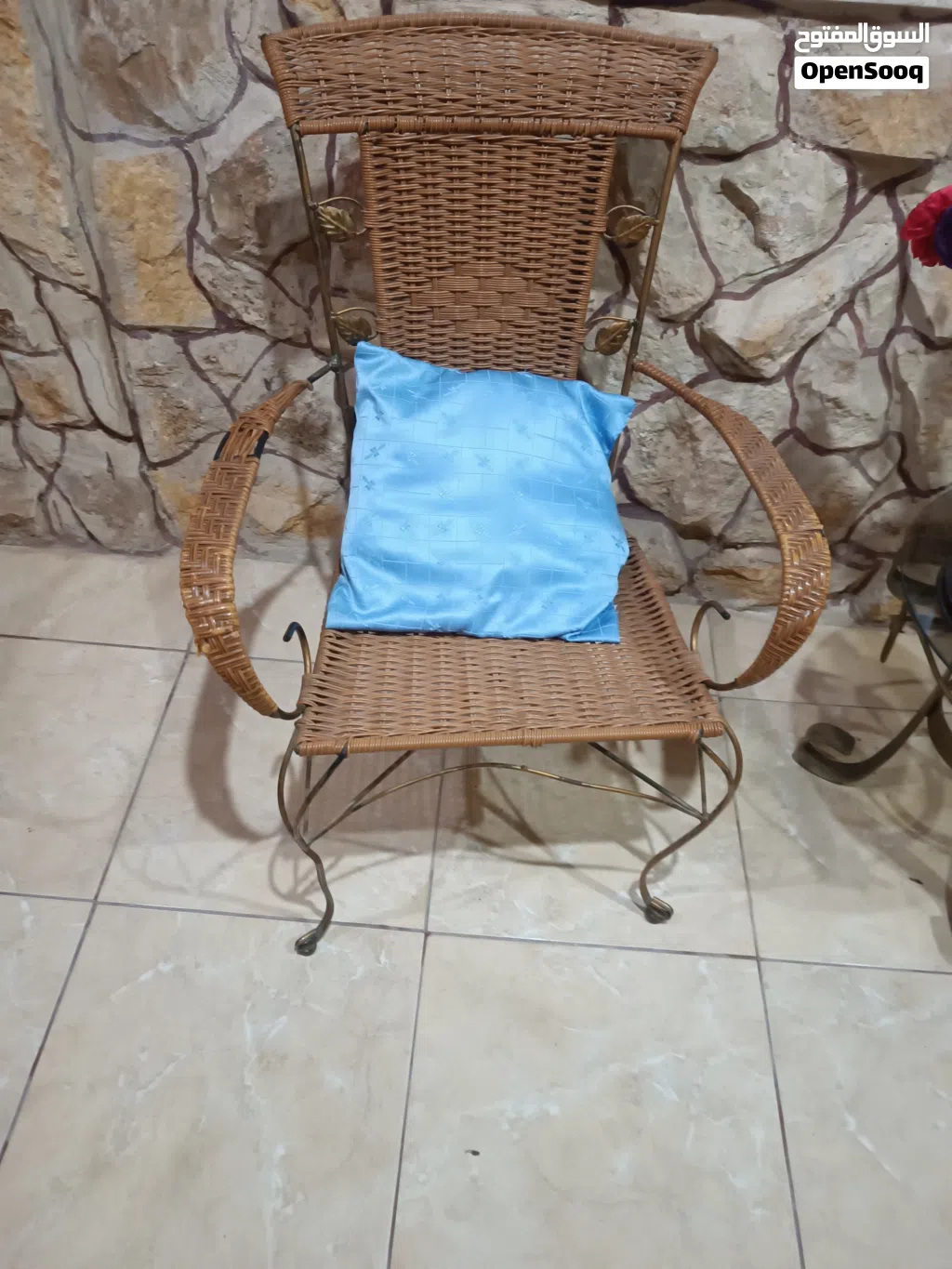 كراسي عدد 2 مع طاولة