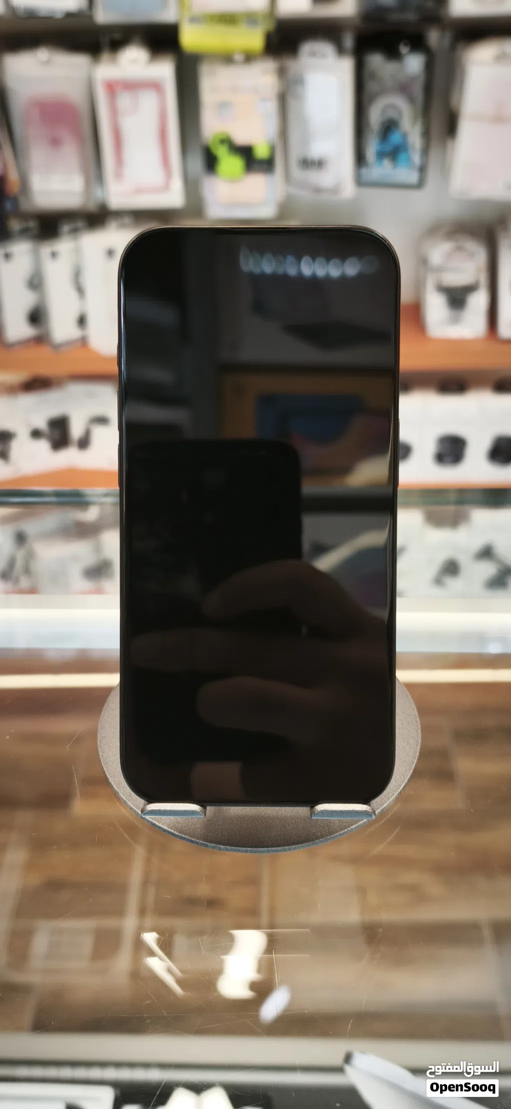 iphone 15 pro تخزين 256g لون اسود بطارية 86% Esim خالي من الخدوش بحالة الوكالة