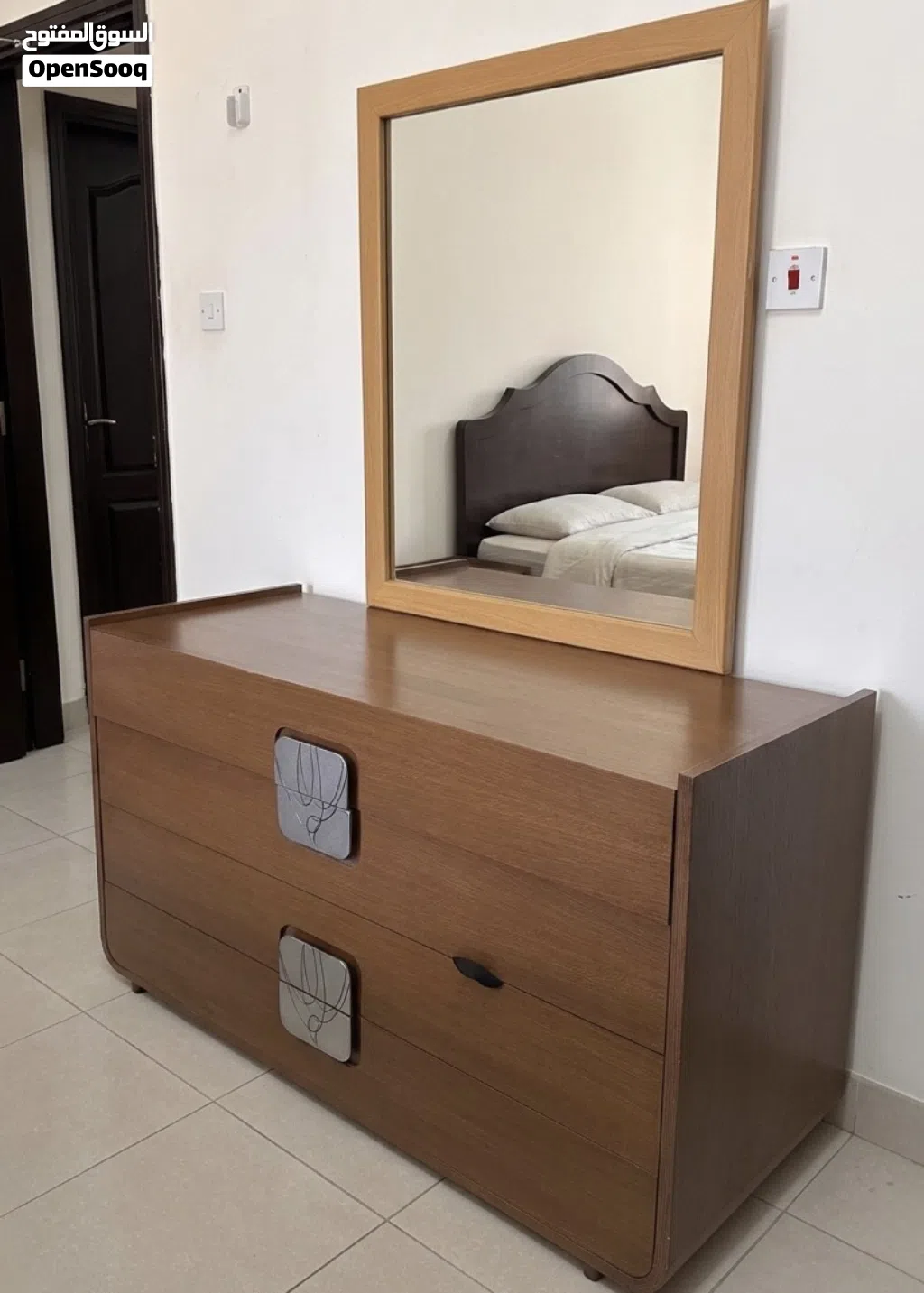 Dressing table