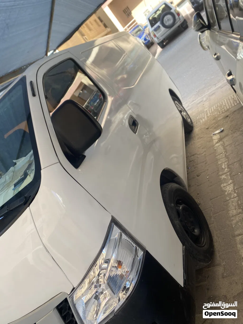 نيسان اورفان
