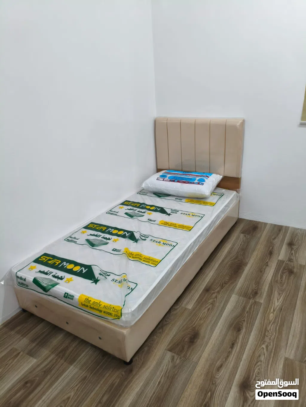 سرير مفرد مع مرتبة