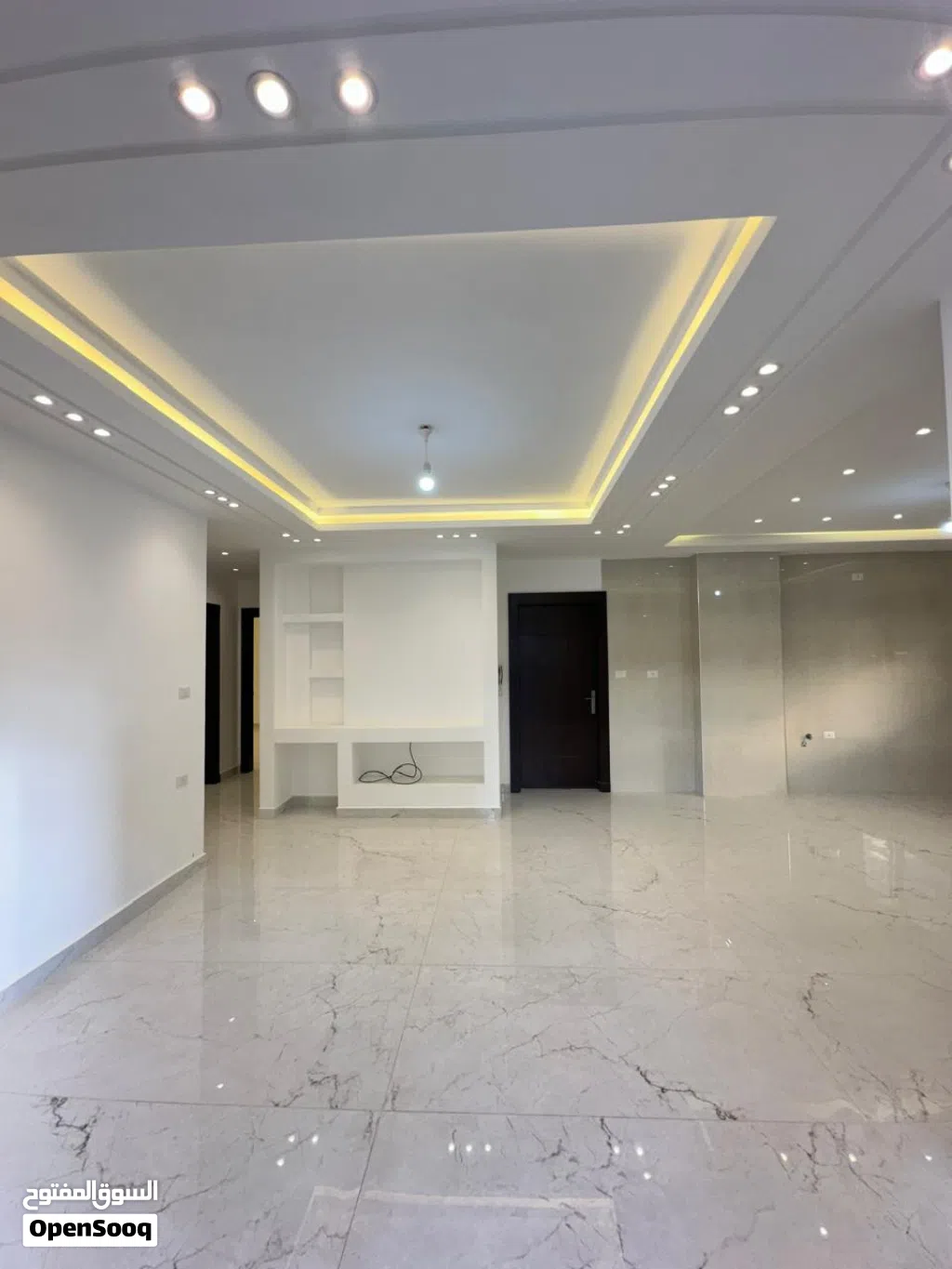 شقة ارضية معلقة مميزة -طريق المطار البنيات بالقرب من شارع الخدمات على شارعين تقسيط بسعر الكاش