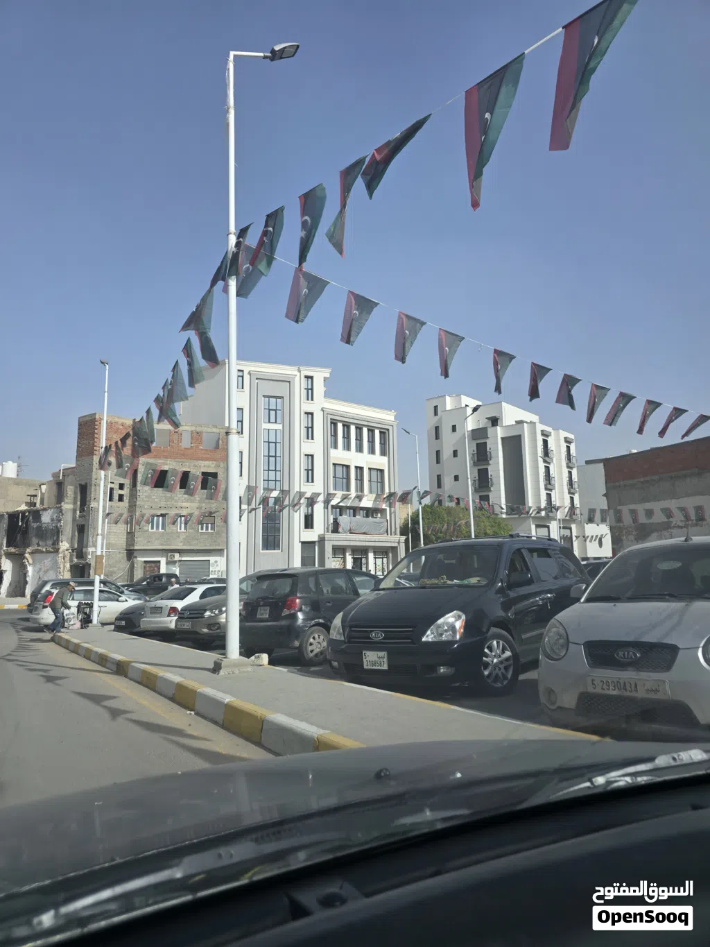 مبني تجاري رئيسي فشلوم بالقرب من جزيرة الدوران و امام بركيدجو الجامع يبعد علي جزيرة فشلوم دقيقة مشي