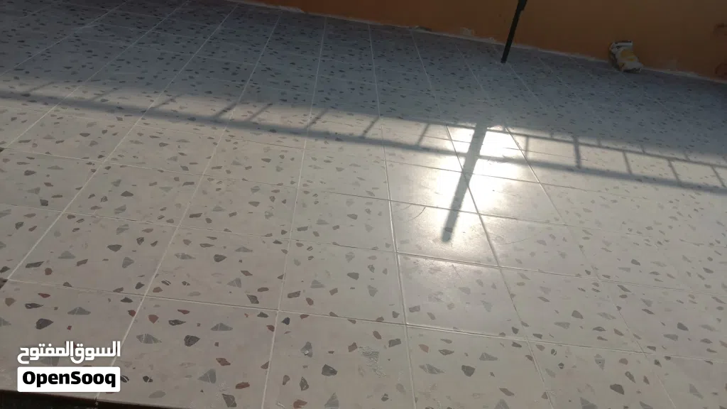 معلم بلااط
