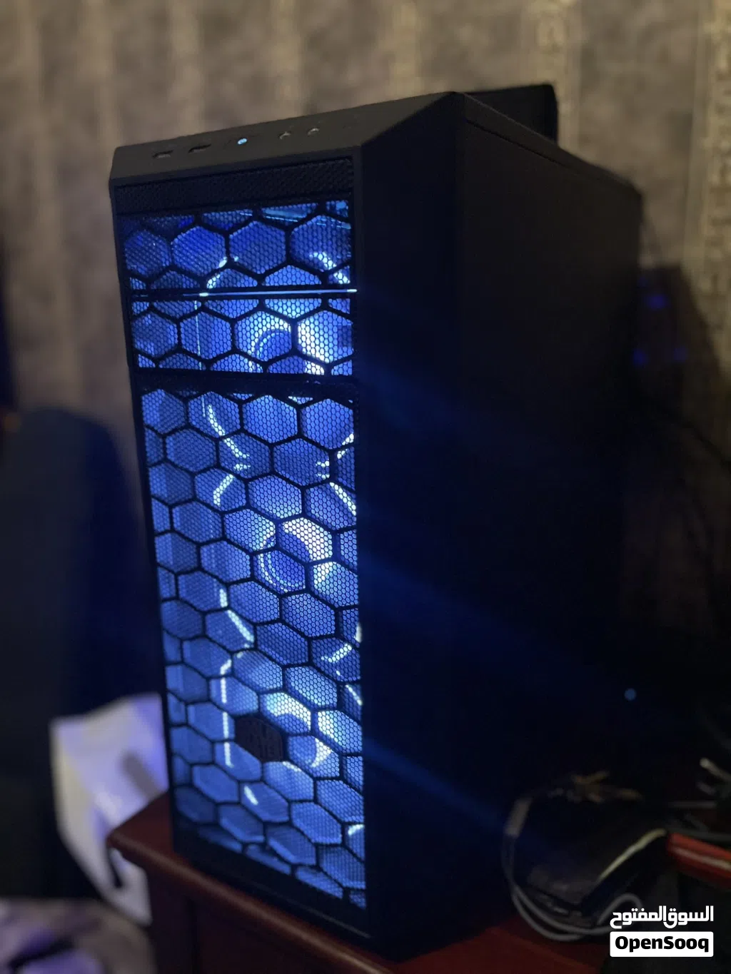 “Gaming PC RX 6600 XT 8GB 32GB RAM Liquid Cooler Ready for AAA Gaming”in good condition