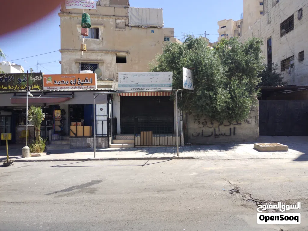 عمارة سكنية للبيع مع 3 مخازن على الشارع الرئيسي