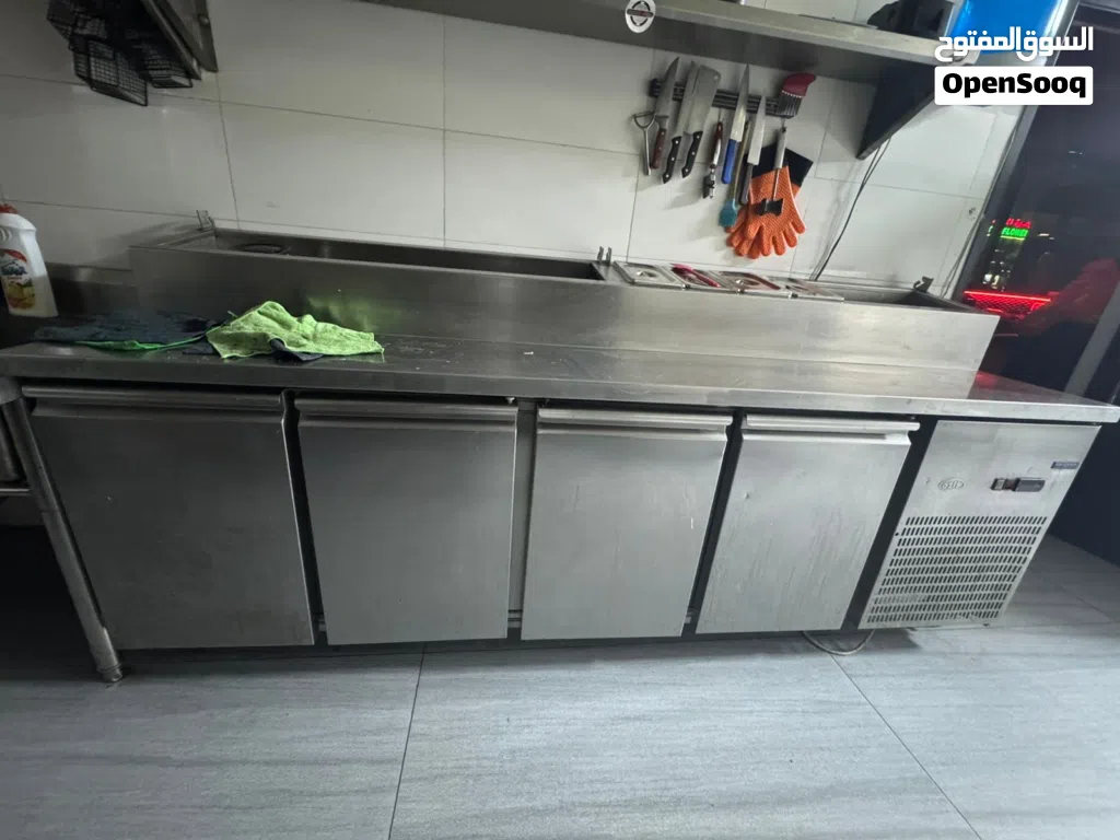 براد بيتزا Ozti / Salad Bar