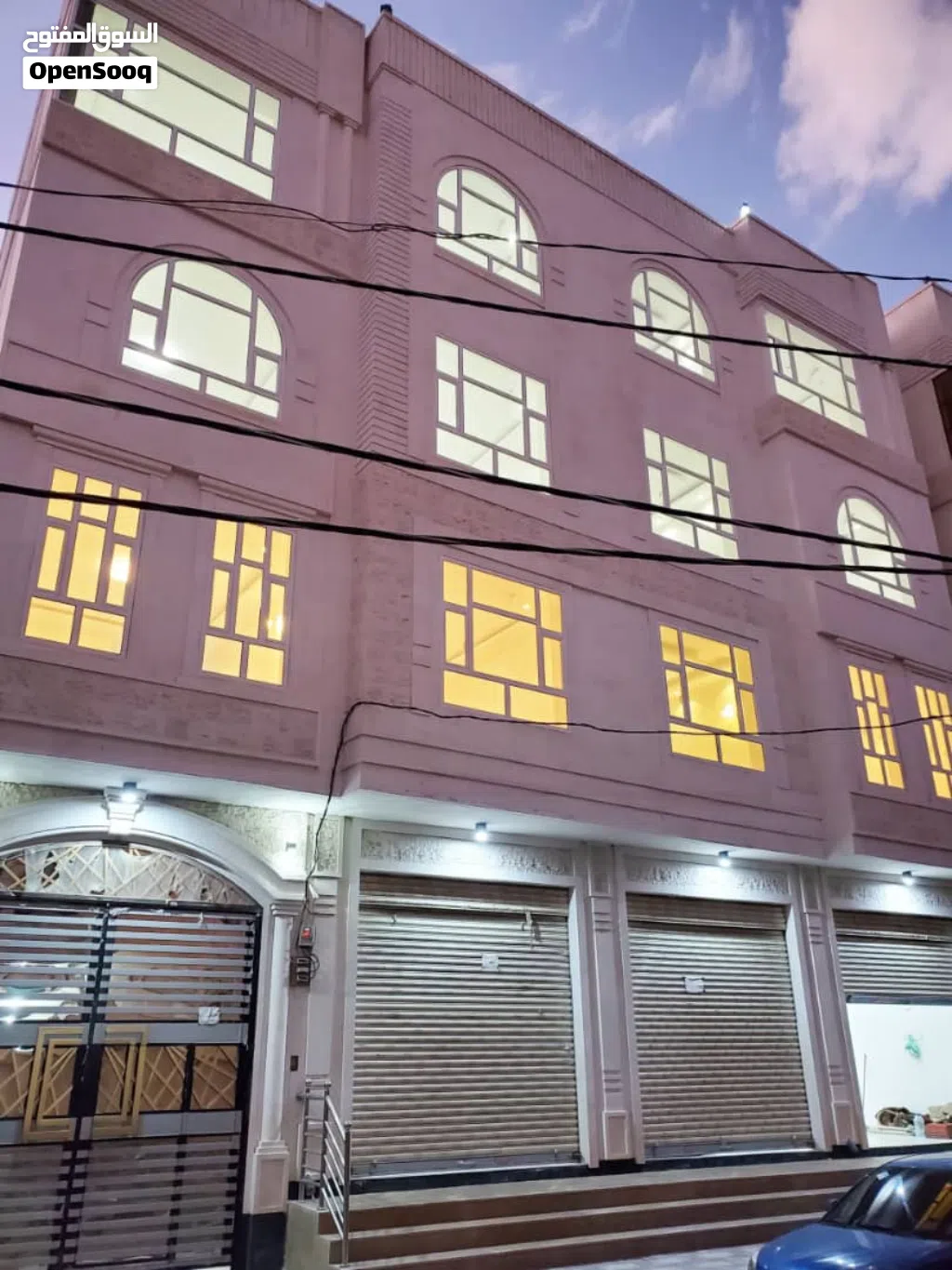 عمارة فاخرة للبيع بسعر مناسب في أرقى أحياء صنعاء بيت بوس المثلث الذهبي أربعة أدوار وبدروم وعمل متتاز