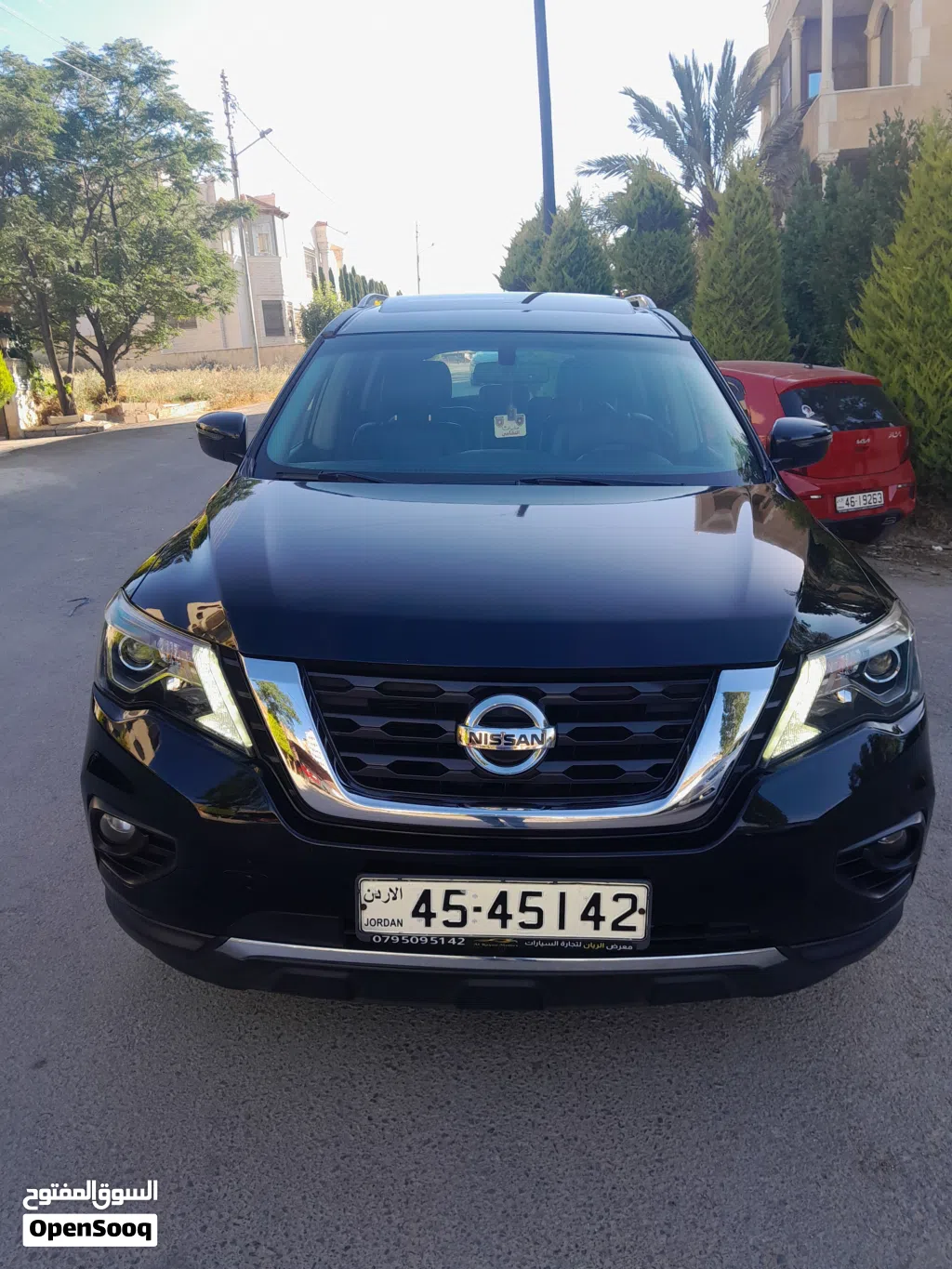 Nissan Pathfinder Standard