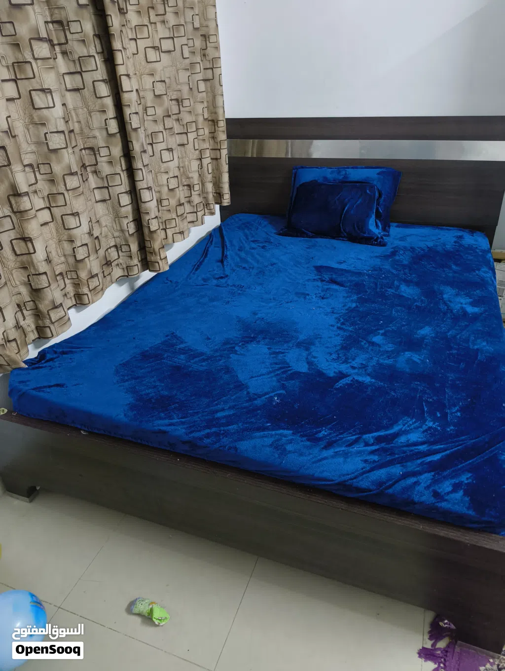 Queen size bed with mattress